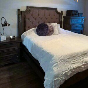 White King Comforter Fringe Detail Minimalist Quilted Blanket 108 x 96